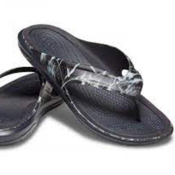 Crocs Men's Swiftwater Mossy Oak Elements Wave Flip Flops in Black Camo - Picture 14 of 16